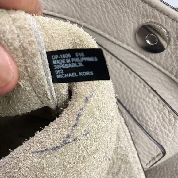 Michael Kors Beige Pebble Leather Shoulder Bag - Picture 9 of 12